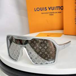 Picture of Louis Vuitton Sunglasses _SKUfw77817718fw